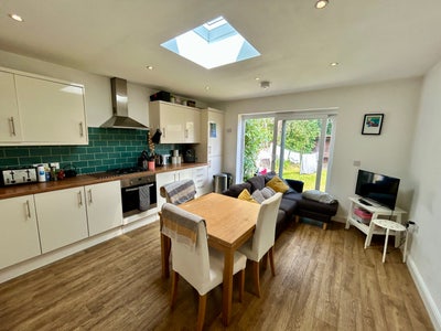 Lovely furnished double bedroom Main Photo