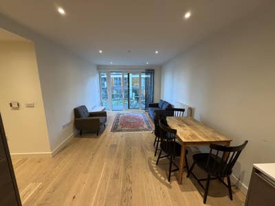 Spacious Room with Private Bathroom in Woolwich Main Photo