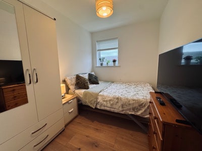 Semi-Double En-Suite Room Available Main Photo