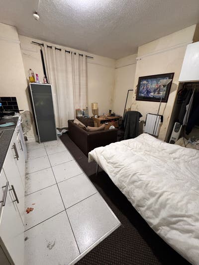Studio flat with Kitchenette  Main Photo