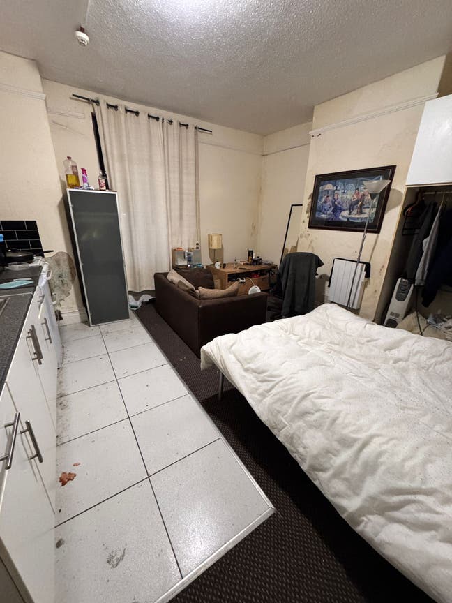 Studio flat with Kitchenette  Main Photo