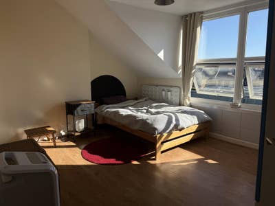 Spacious bright double room  Main Photo