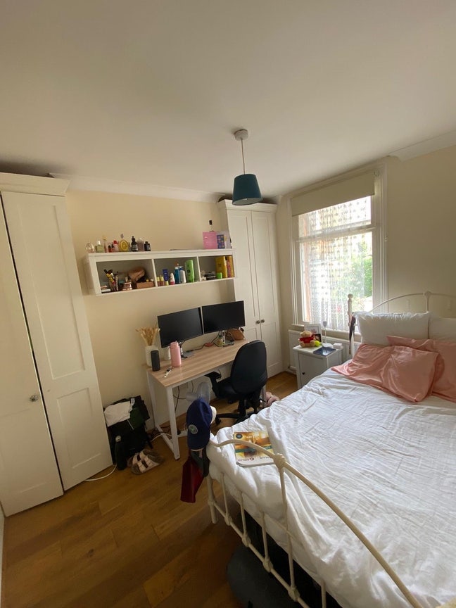 Furnished Room in Hammersmith/Barons Court Main Photo