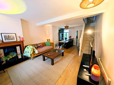 Double bedroom available in Caversham house Main Photo