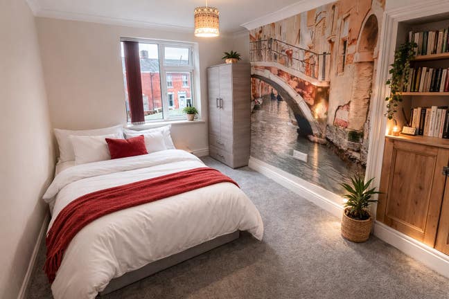 Last Room Available Main Photo