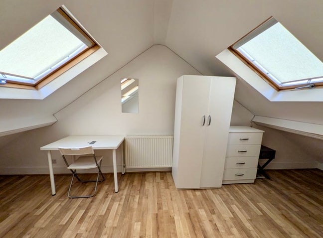 💖 Lovely Loft Room in Turnpike Lane/Seven Sisters  Main Photo