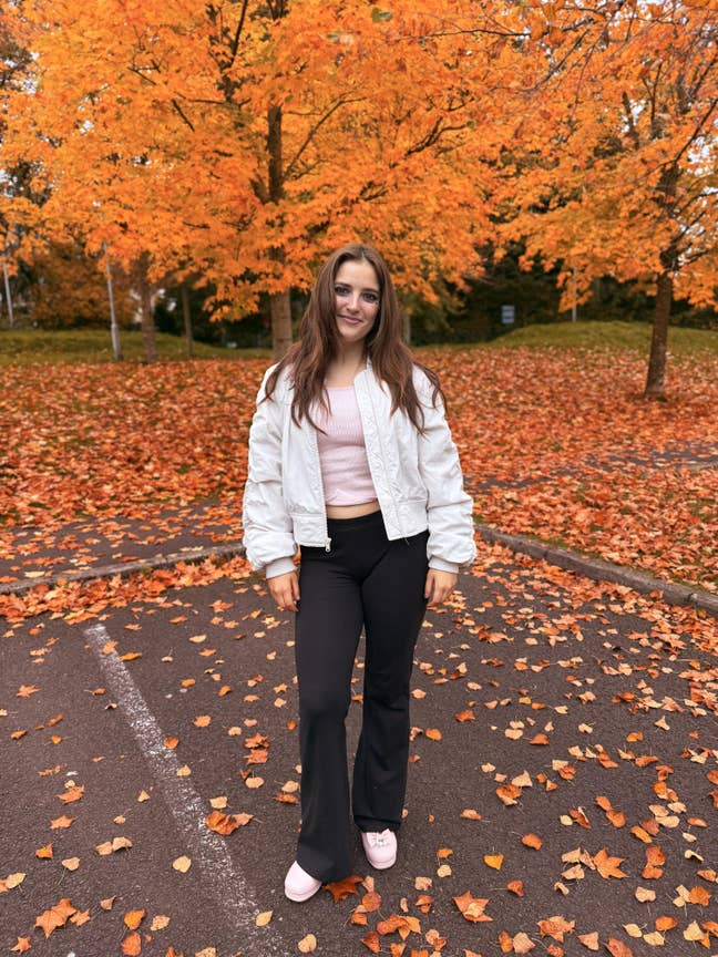 Roommate - Female 23 y Professional Main Photo