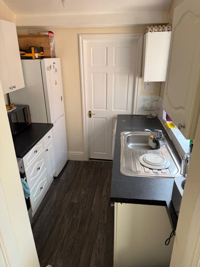 Looking for a flatmate  Main Photo