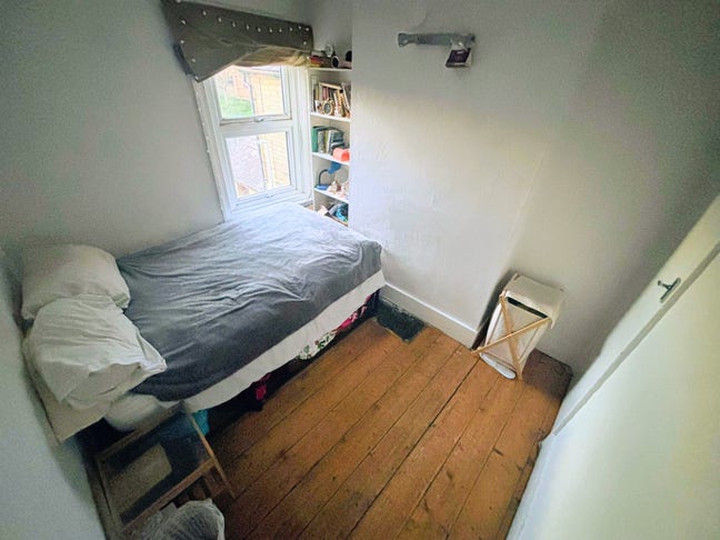 Room in sweet house near the river & green spaces Main Photo