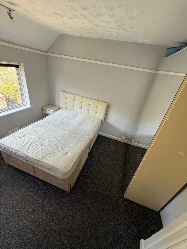 Double room in bowerdean road Main Photo