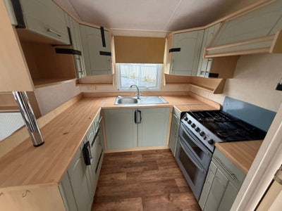 2 bed property  Main Photo