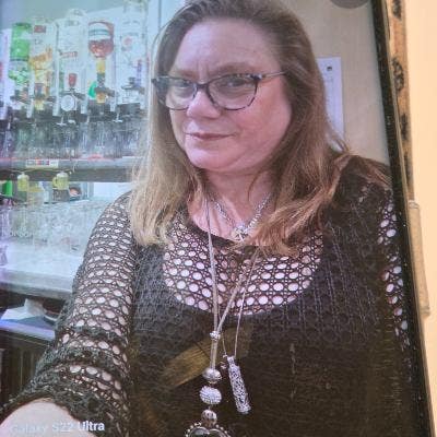 Professional Female seeks a double room Main Photo