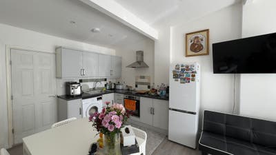 1 Bedroom House, Parking, Garden, Free Water/Inter Main Photo