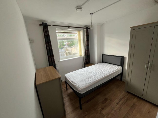 Lovely Room nr Luton town centre & Airport Main Photo
