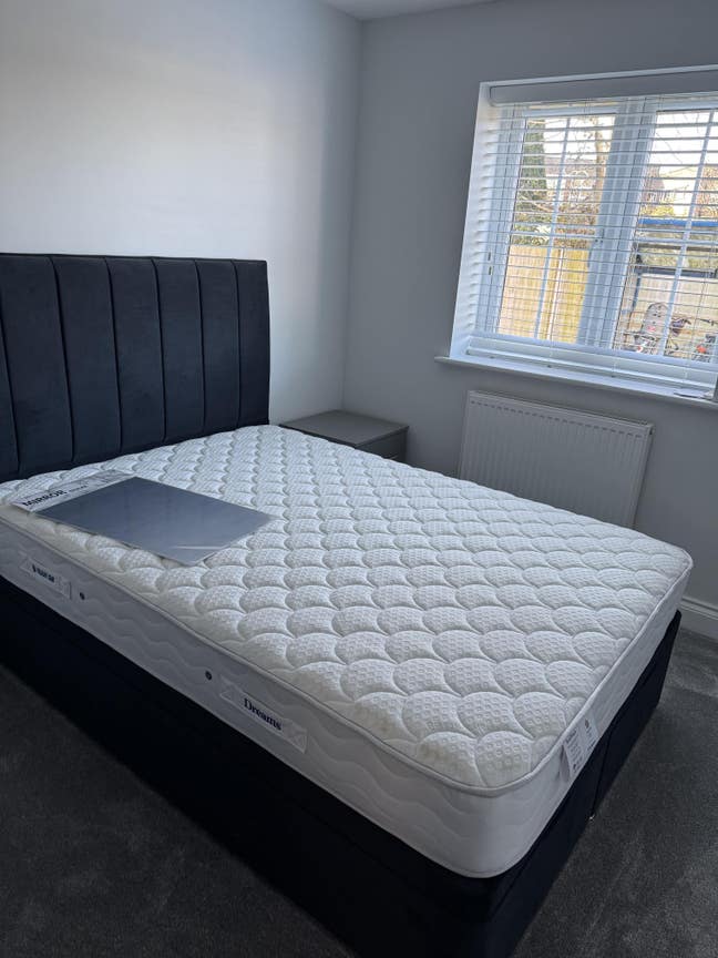 Double Room with Private Bathroom – Ashford Main Photo