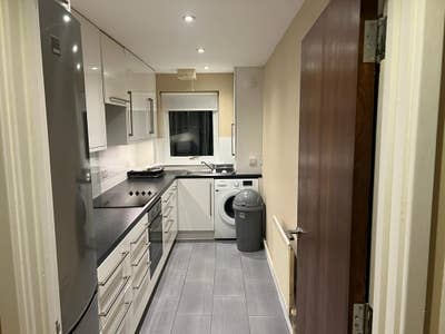 Beautiful Riverside Canary Wharf Rooms. &pound;0 Deposit Main Photo