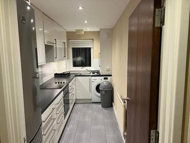 Beautiful Riverside Canary Wharf Rooms. &pound;0 Deposit Main Photo