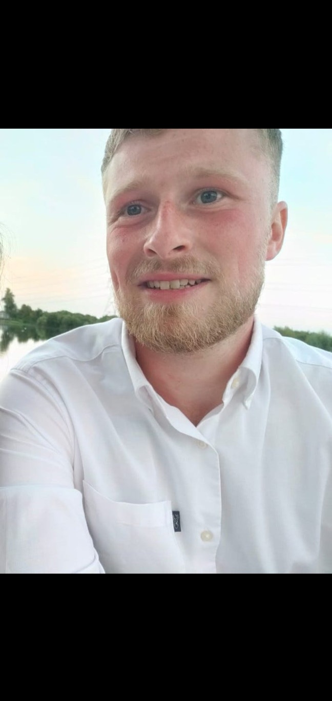 Professional Male seeks a single or double room Main Photo