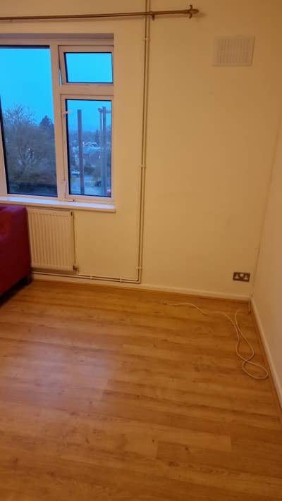Spacious double room for rent Main Photo