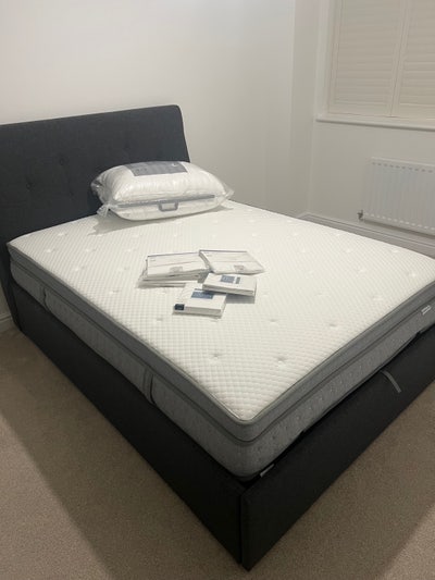 A spacious room  Main Photo