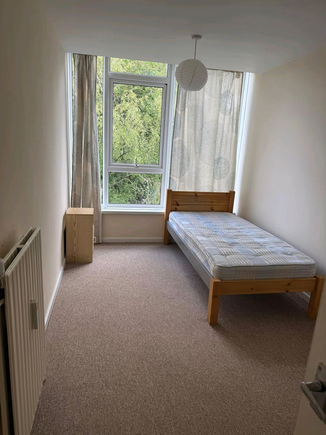 1 Room Available in 2 Bed Flat for FEMALE Main Photo