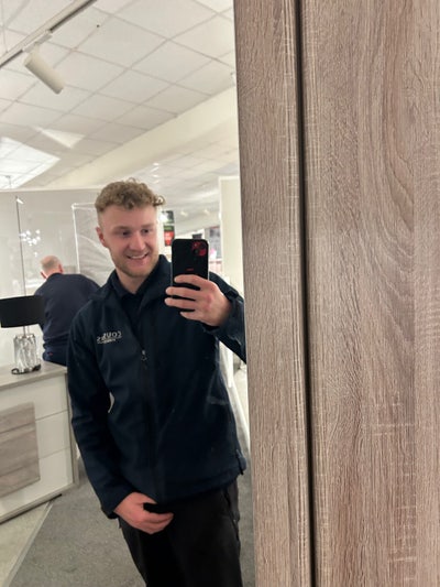 I am a professional male aged 22. I am lookin... Main Photo