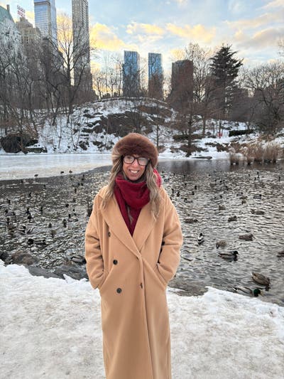 Professional Female seeks a single or double room Main Photo