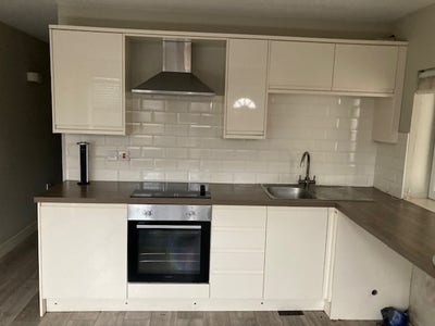 2 bed flat to rent in Pennington Main Photo