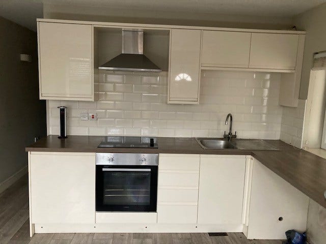 2 bed flat to rent in Pennington Main Photo