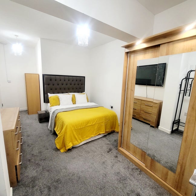 Large Luxury Ensuite Double Bedroom in Crayford Main Photo