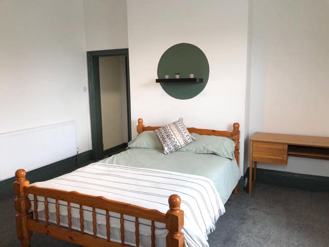 Spacious Ensuite Room in Centre of Huddersfield Main Photo