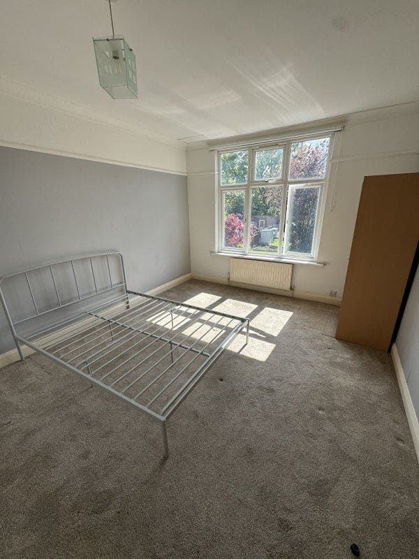 Double room in Morden-Most bills included Main Photo