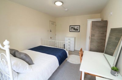 Double Room in the Heart of Canary Wharf Main Photo