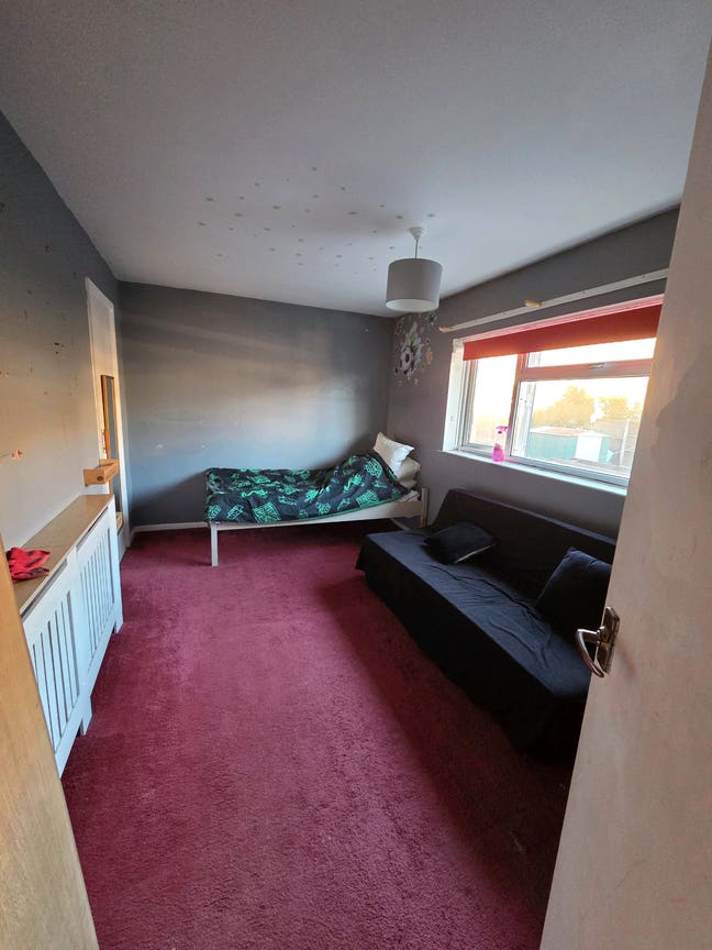 Double room in 3 bed house Main Photo