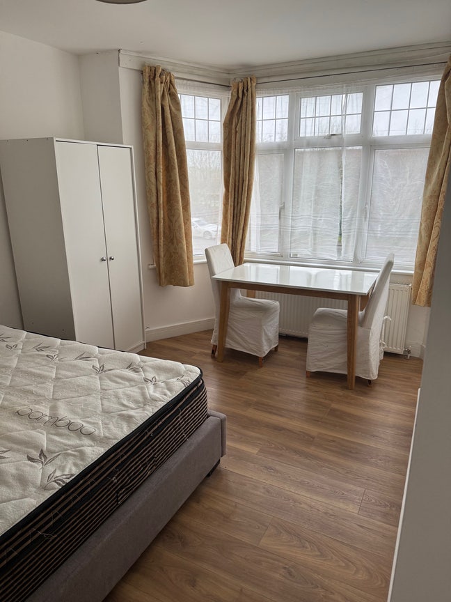 Double bedroom and single bedroom  Main Photo