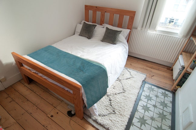 Large 3 Bed 5 Mins from Tube. All Bills Included Main Photo