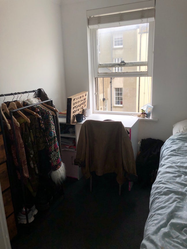 Small single room in flat overlooking the sea Main Photo