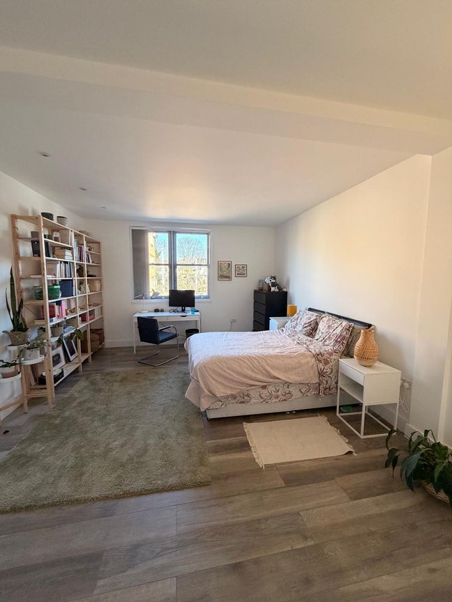 Room with private bathroom in a penthouse Main Photo