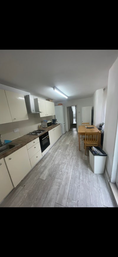 Large Loft-Style Double Room Available – N15 Main Photo