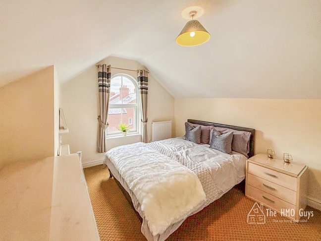 Move-In Ready Rooms in Stockport Centre  Main Photo