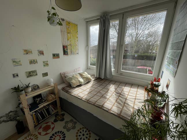 Bright single room for rent in friendly flatshare  Main Photo