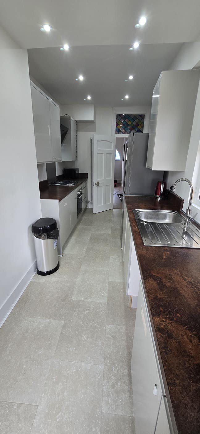 Large Double Room Addiscombe - Bills included Main Photo