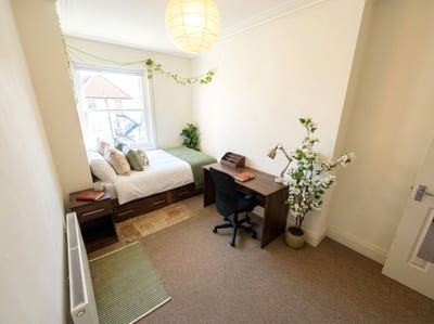 Four Rooms Available in Five Bedroom Student Flat Main Photo