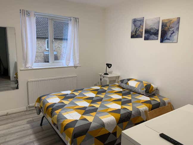 Double Room in Custom House Main Photo