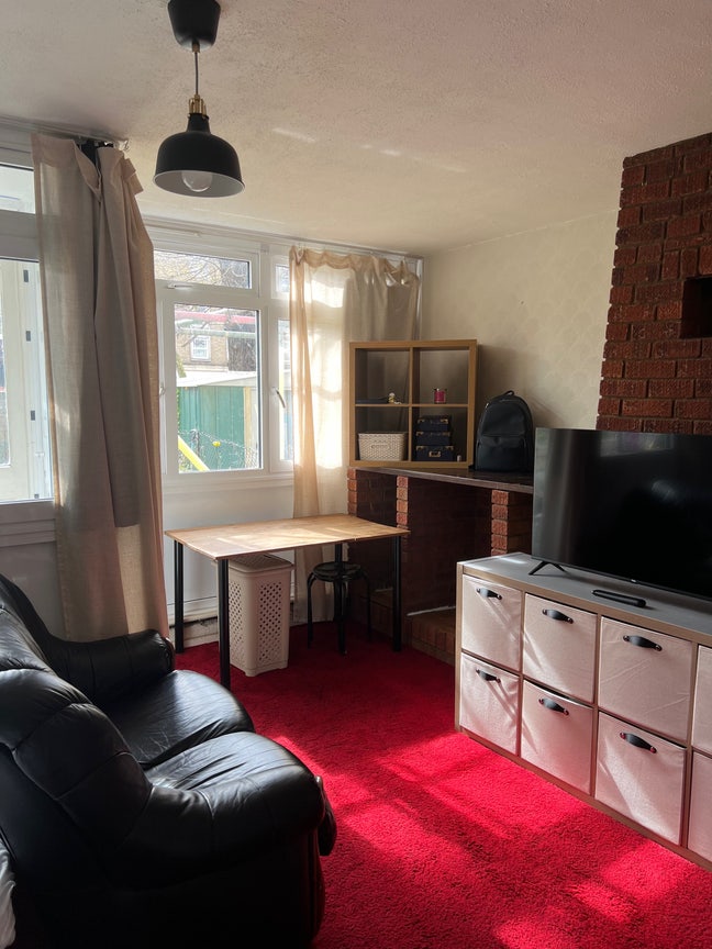 Spacious double room with private garden Main Photo