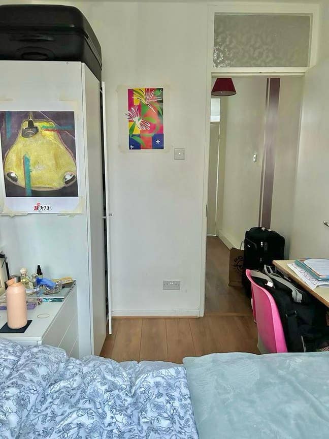 Lovely double bedroom in E1 girls flat Main Photo
