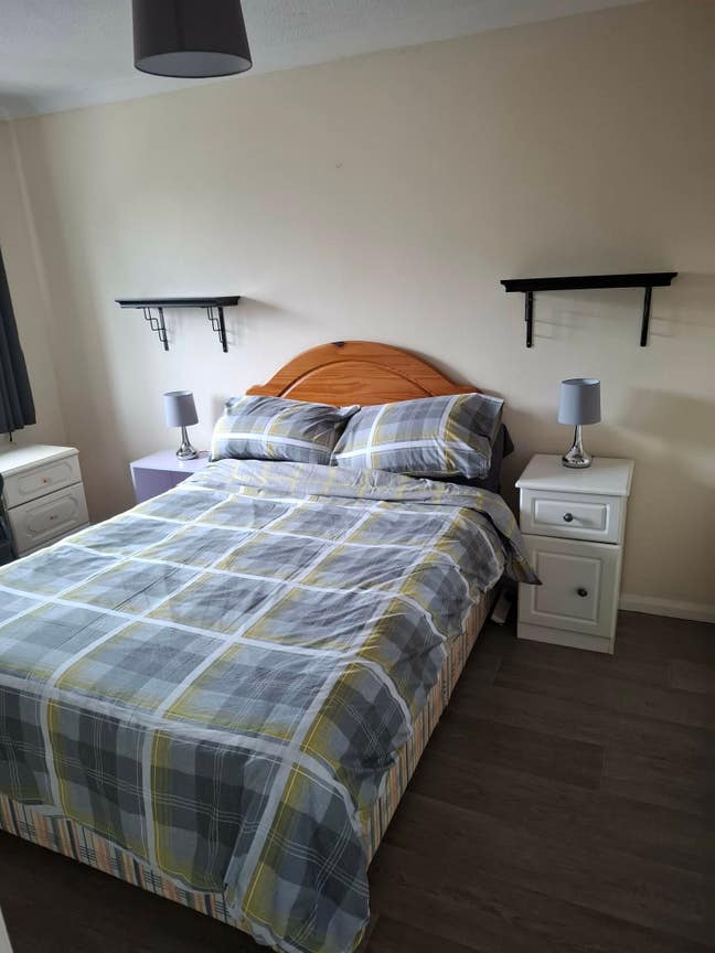 Double room in a family home Main Photo