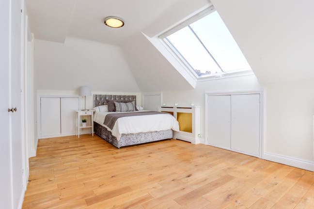 Top floor - en-suite room  Main Photo