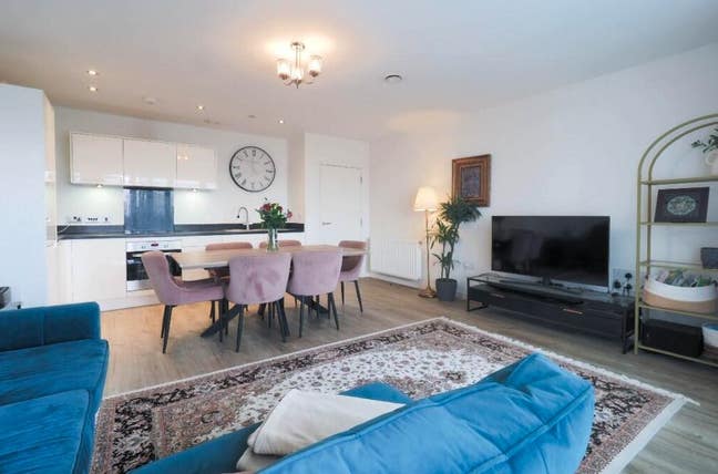 Two Bedroom Flat in Queesbury NW9 Bills Excluded Main Photo