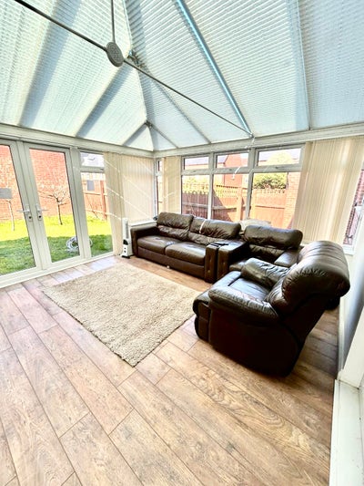 Modern Rooms Available | Bills Included  Main Photo